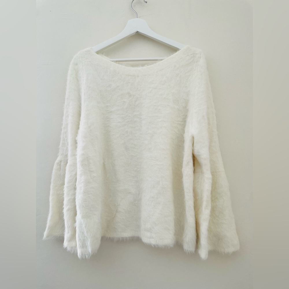 NWOT! Women's LC Lauren Conrad Ivory/Cream Fuzzy Bell Sleeve Sweater Size XXL